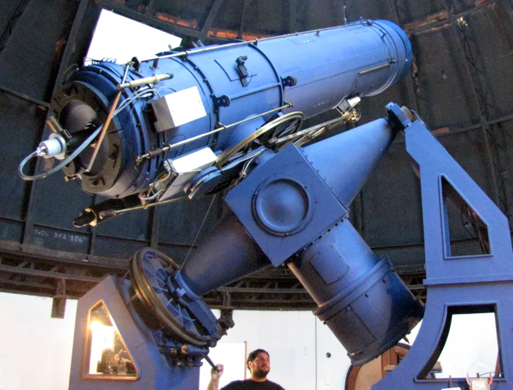 Telescopio ottico riflettore utilizzato per l’astronomia.